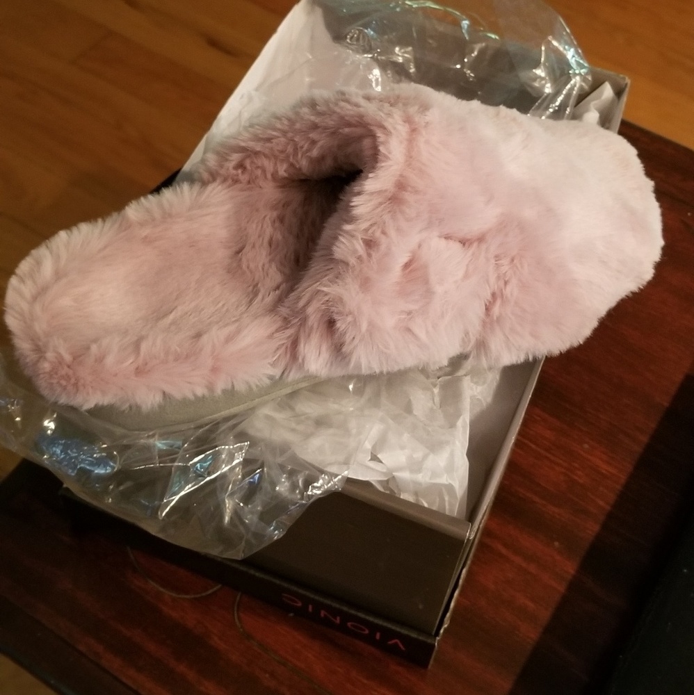 Vionic slippers